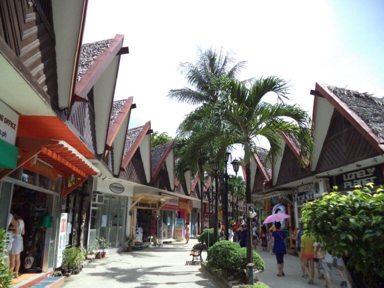 D’Mall shopping street in Boracay